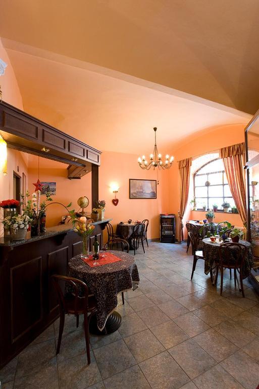 Hotel Columbo Praha Bagian luar foto